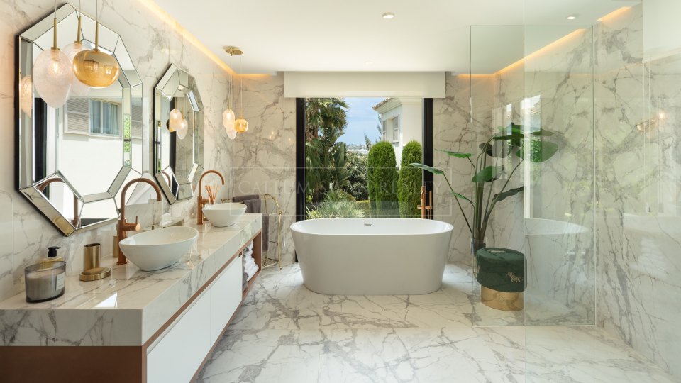 Nueva Andalucia, Villa de lujo en primera línea de golf en venta en Nueva Andalucía, Marbella