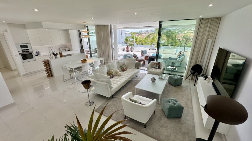 Estepona, Duplex contemporain de luxe à vendre, à quelques pas du terrain de golf