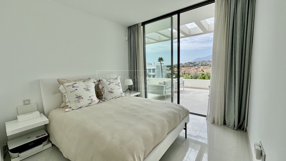 Estepona, Duplex contemporain de luxe à vendre, à quelques pas du terrain de golf
