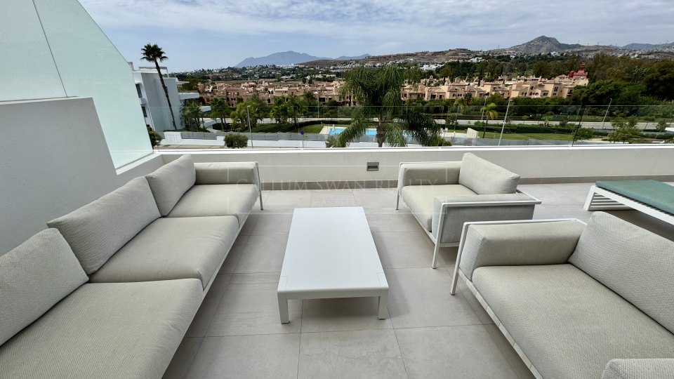 Estepona, Duplex contemporain de luxe à vendre, à quelques pas du terrain de golf