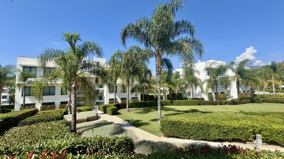 Estepona, Duplex contemporain de luxe à vendre, à quelques pas du terrain de golf