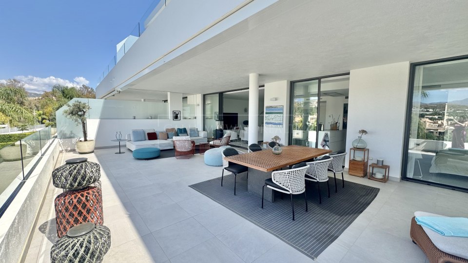 Estepona, Duplex contemporain de luxe à vendre, à quelques pas du terrain de golf
