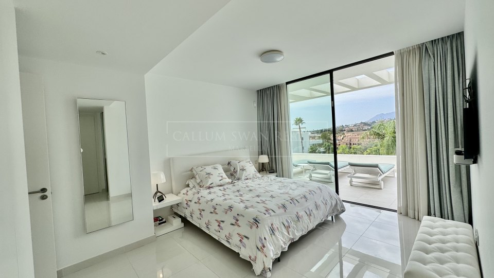 Estepona, Duplex contemporain de luxe à vendre, à quelques pas du terrain de golf