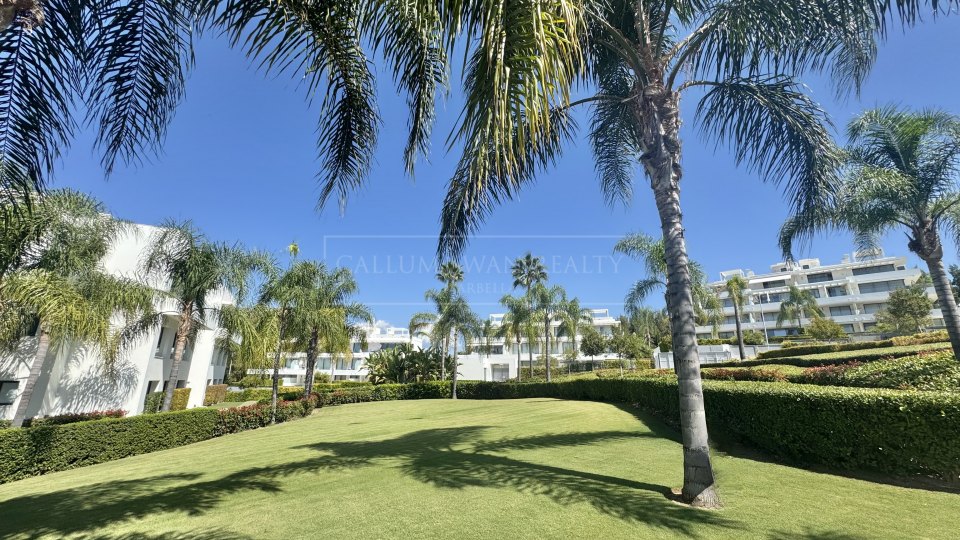 Estepona, Duplex contemporain de luxe à vendre, à quelques pas du terrain de golf