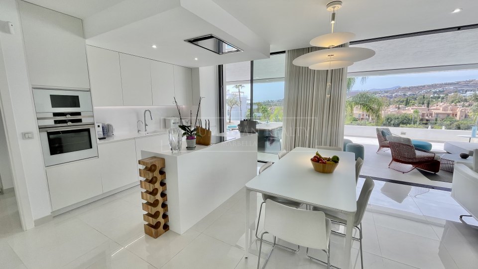 Estepona, Duplex contemporain de luxe à vendre, à quelques pas du terrain de golf