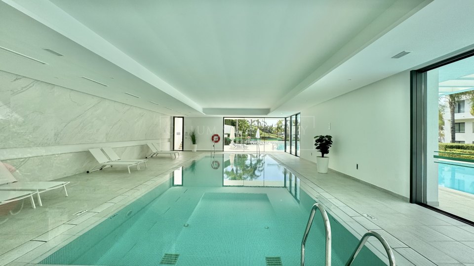 Estepona, Duplex contemporain de luxe à vendre, à quelques pas du terrain de golf