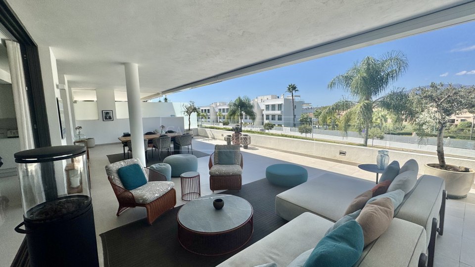 Estepona, Duplex contemporain de luxe à vendre, à quelques pas du terrain de golf