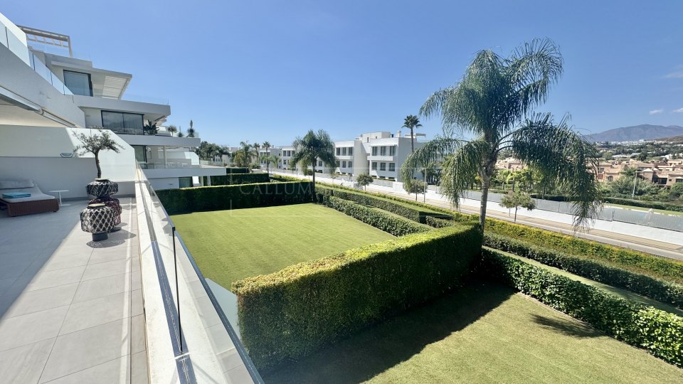Estepona, Duplex contemporain de luxe à vendre, à quelques pas du terrain de golf