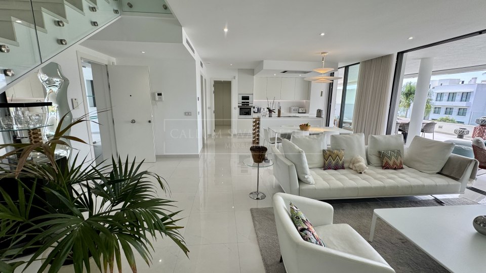 Estepona, Duplex contemporain de luxe à vendre, à quelques pas du terrain de golf