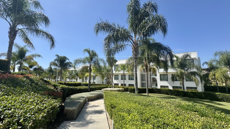 Estepona, Duplex contemporain de luxe à vendre, à quelques pas du terrain de golf
