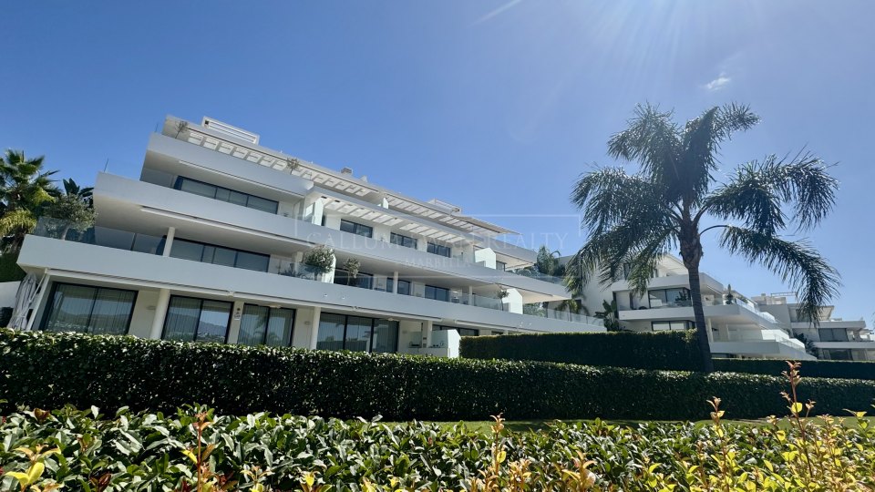 Estepona, Duplex contemporain de luxe à vendre, à quelques pas du terrain de golf