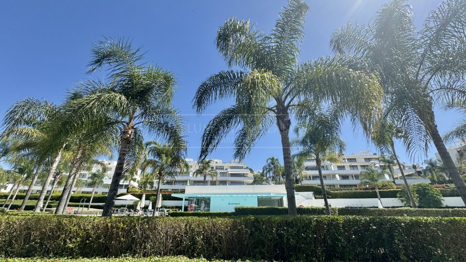 Estepona, Duplex contemporain de luxe à vendre, à quelques pas du terrain de golf