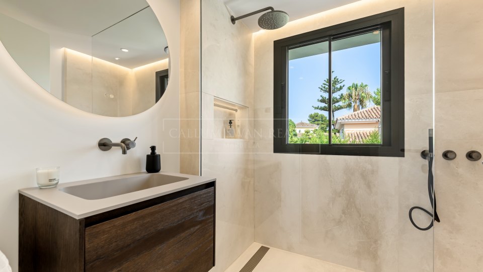 Marbella Golden Mile, Villa andalouse rénovée à Rocío de Nagüeles, sur la Golden Mile de Marbella