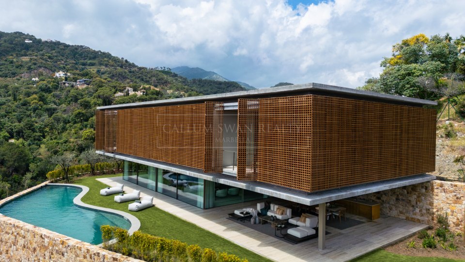 Benahavis, Contemporary Mountain Retreat with Panoramic Views in El Madroñal
