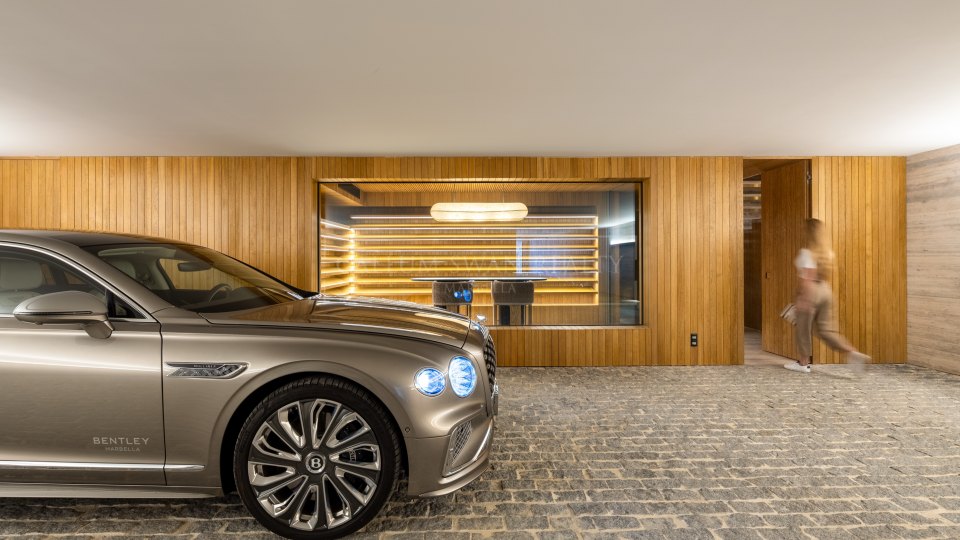 Benahavis, Contemporary Mountain Retreat with Panoramic Views in El Madroñal