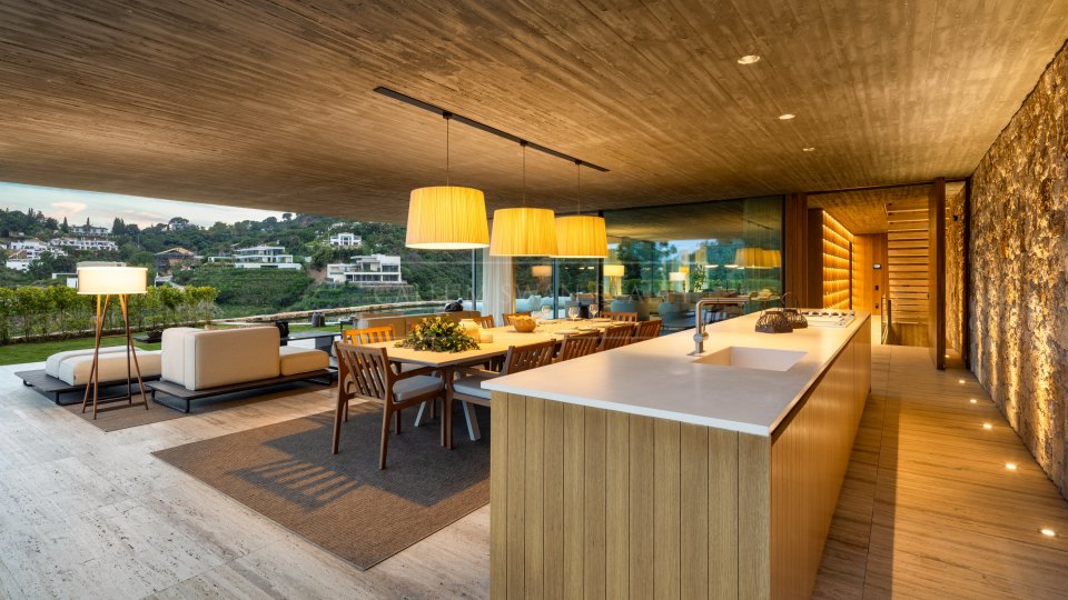 Benahavis, Contemporary Mountain Retreat with Panoramic Views in El Madroñal