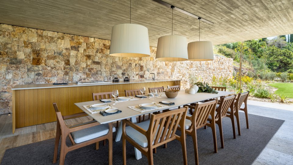 Benahavis, Contemporary Mountain Retreat with Panoramic Views in El Madroñal