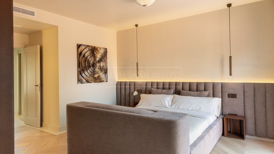 Marbella Golden Mile, Townhouse with Rooftop Terrace in Altos de Puente Romano, Marbella’s Golden Mile
