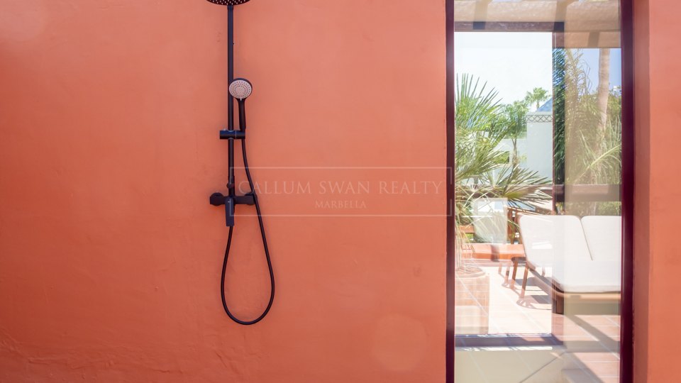 Marbella Golden Mile, Townhouse with Rooftop Terrace in Altos de Puente Romano, Marbella’s Golden Mile