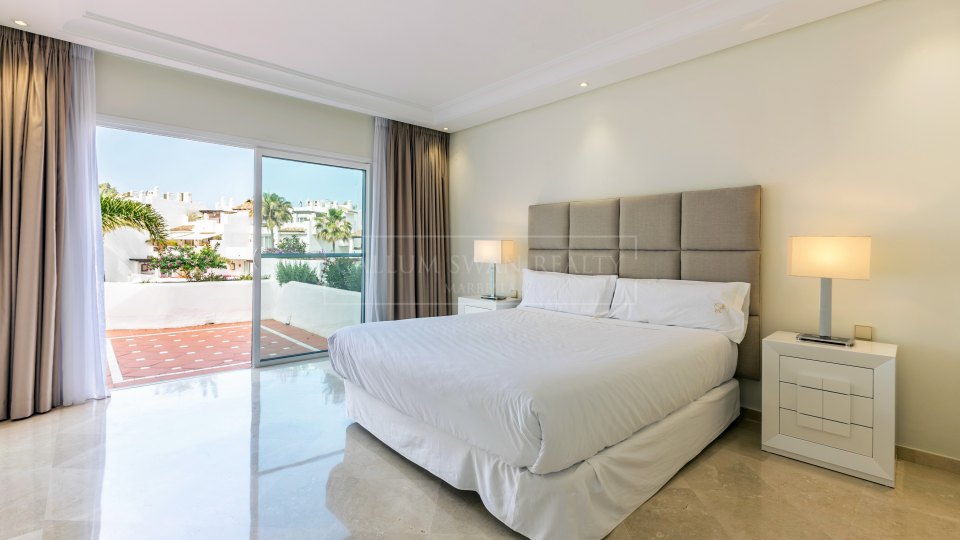 Marbella - Puerto Banus, Beachfront Duplex Penthouse for Sale in Puerto Banús, Marbella
