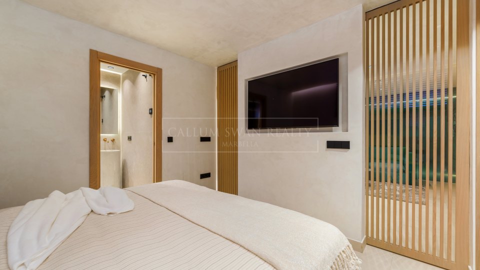 Marbella Golden Mile, Renovated Townhouse for Sale in Altos de Puente Romano, Marbella