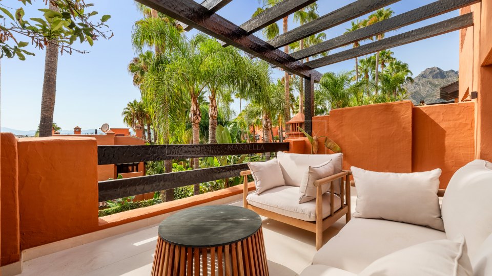 Marbella Golden Mile, Renovated Townhouse for Sale in Altos de Puente Romano, Marbella