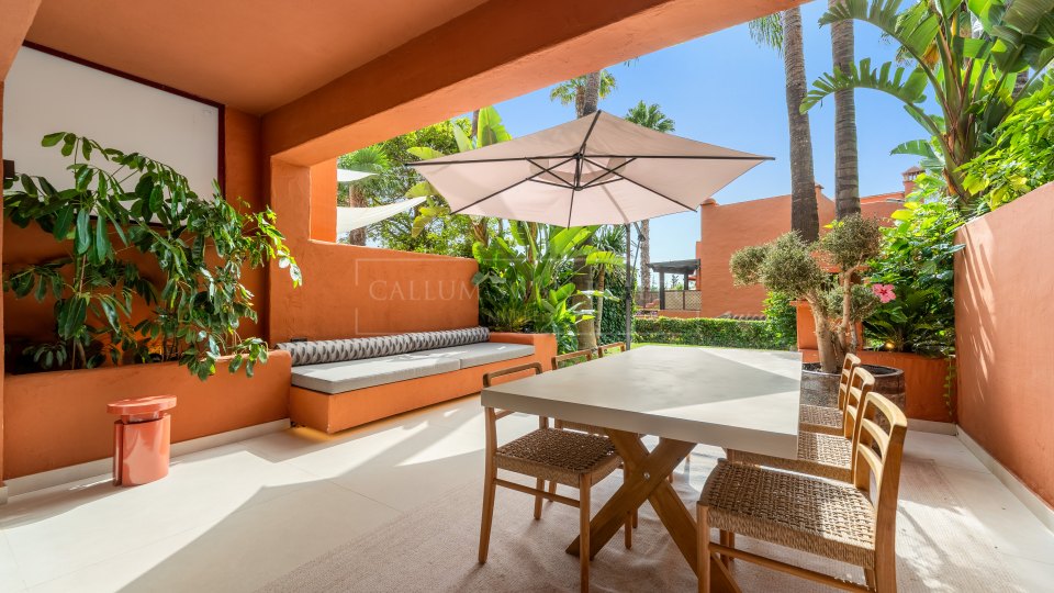 Marbella Golden Mile, Renovated Townhouse for Sale in Altos de Puente Romano, Marbella