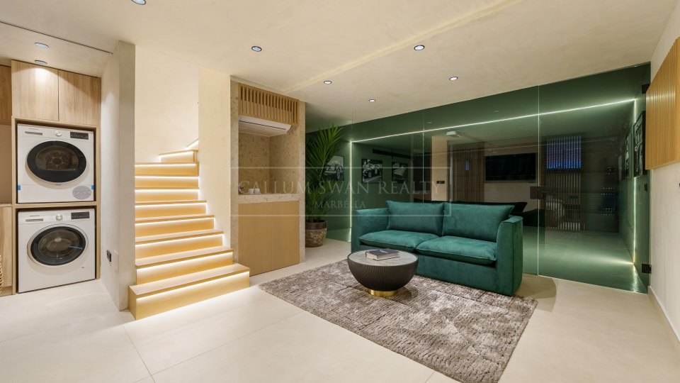 Marbella Golden Mile, Renovated Townhouse for Sale in Altos de Puente Romano, Marbella