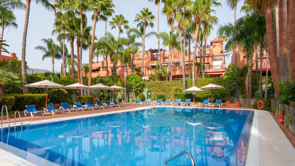 Marbella Golden Mile, Renovated Townhouse for Sale in Altos de Puente Romano, Marbella