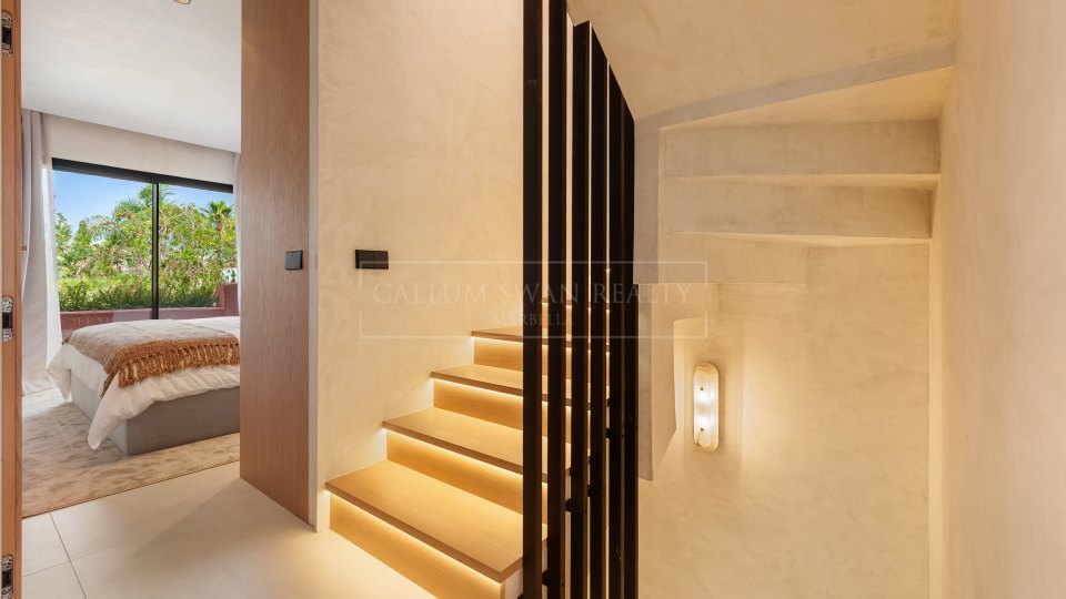 Marbella Golden Mile, Renovated Townhouse for Sale in Altos de Puente Romano, Marbella