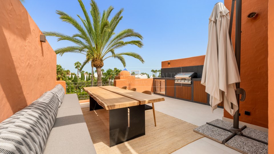Marbella Golden Mile, Renovated Townhouse for Sale in Altos de Puente Romano, Marbella