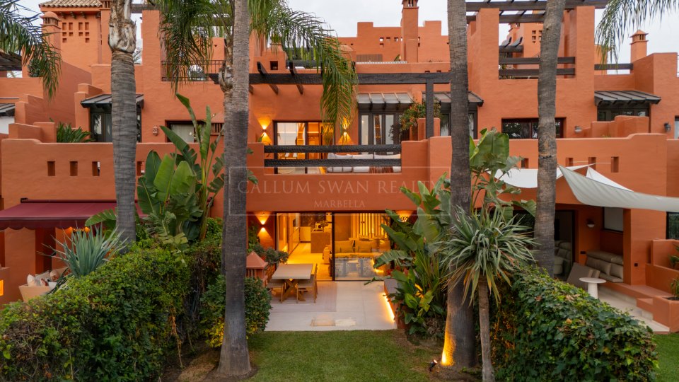 Marbella Golden Mile, Renovated Townhouse for Sale in Altos de Puente Romano, Marbella