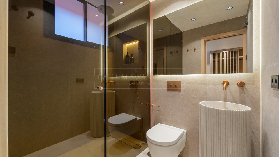 Marbella Golden Mile, Renovated Townhouse for Sale in Altos de Puente Romano, Marbella