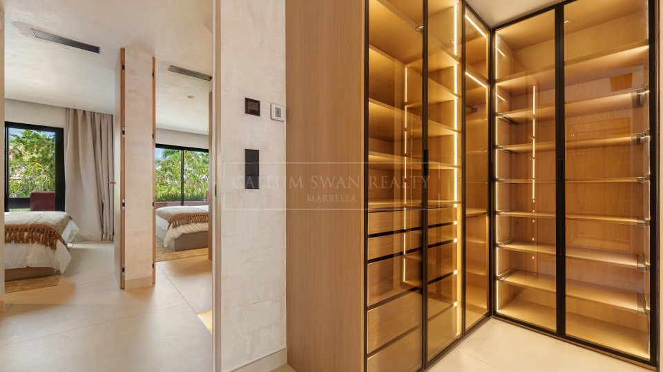 Marbella Golden Mile, Renovated Townhouse for Sale in Altos de Puente Romano, Marbella