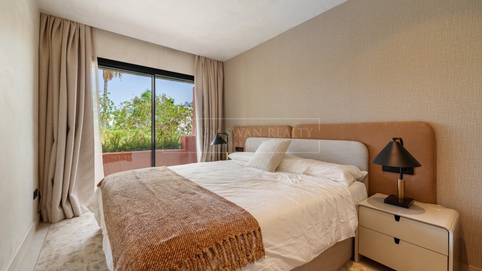 Marbella Golden Mile, Renovated Townhouse for Sale in Altos de Puente Romano, Marbella