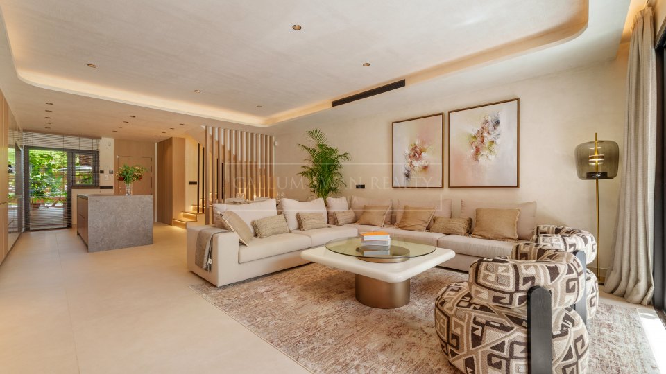 Marbella Golden Mile, Renovated Townhouse for Sale in Altos de Puente Romano, Marbella
