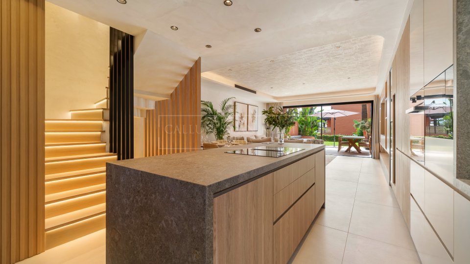 Marbella Golden Mile, Renovated Townhouse for Sale in Altos de Puente Romano, Marbella