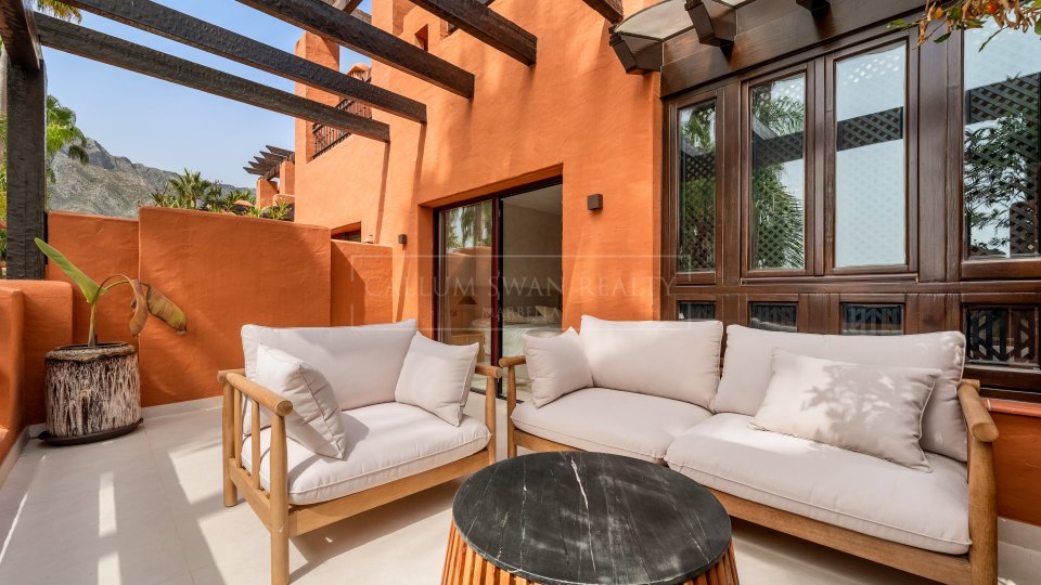 Marbella Golden Mile, Renovated Townhouse for Sale in Altos de Puente Romano, Marbella