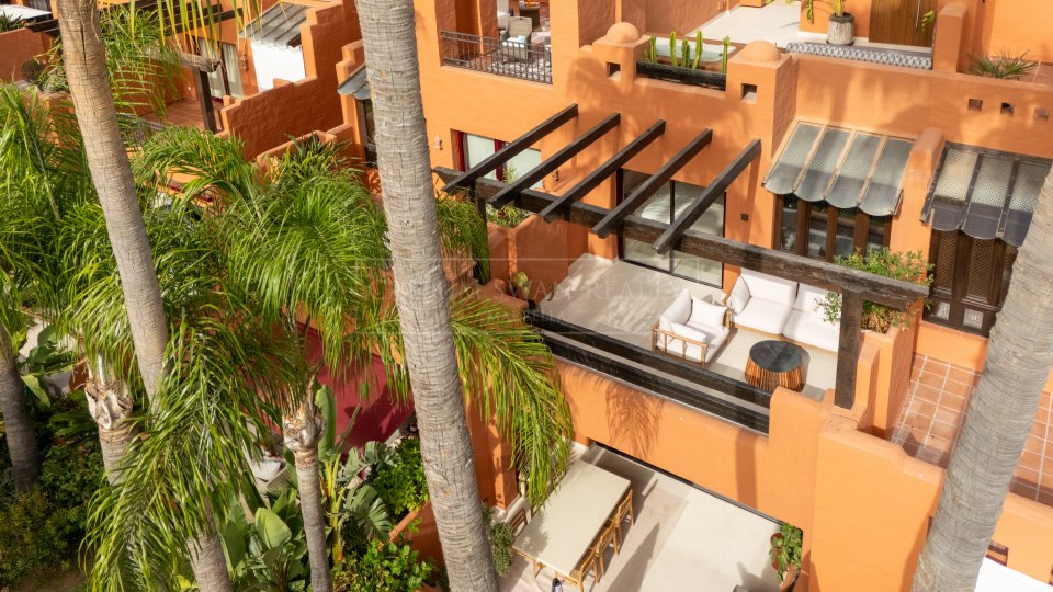 Marbella Golden Mile, Renovated Townhouse for Sale in Altos de Puente Romano, Marbella