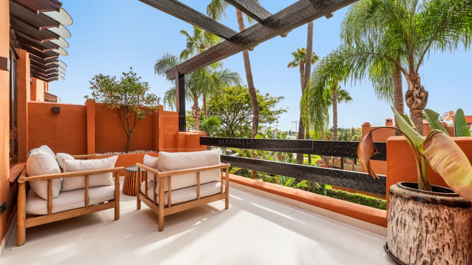 Marbella Golden Mile, Renovated Townhouse for Sale in Altos de Puente Romano, Marbella