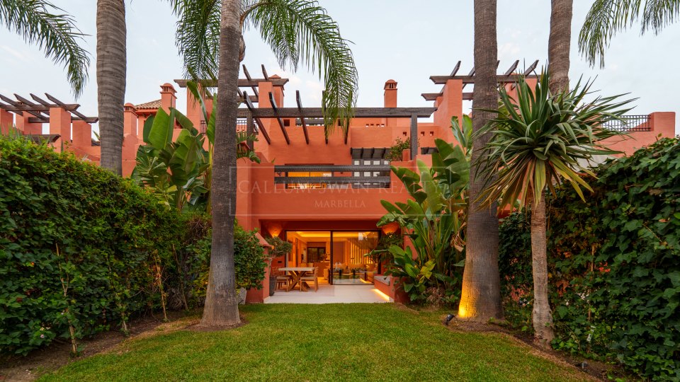 Marbella Golden Mile, Renovated Townhouse for Sale in Altos de Puente Romano, Marbella