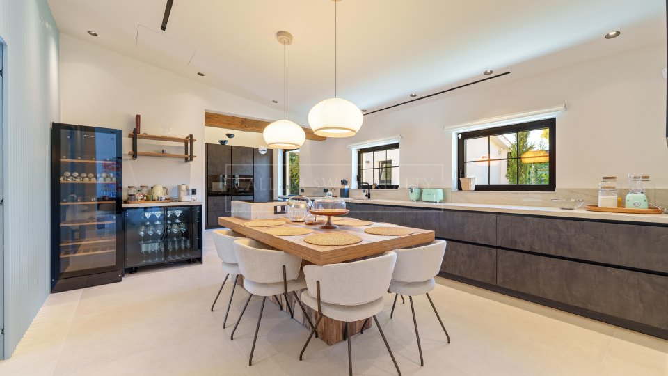 Marbella - Puerto Banus, Unique Single-Level Villa in Puerto Banús, Marbella