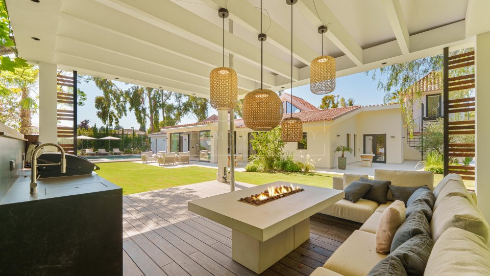 Marbella - Puerto Banus, Unique Single-Level Villa in Puerto Banús, Marbella