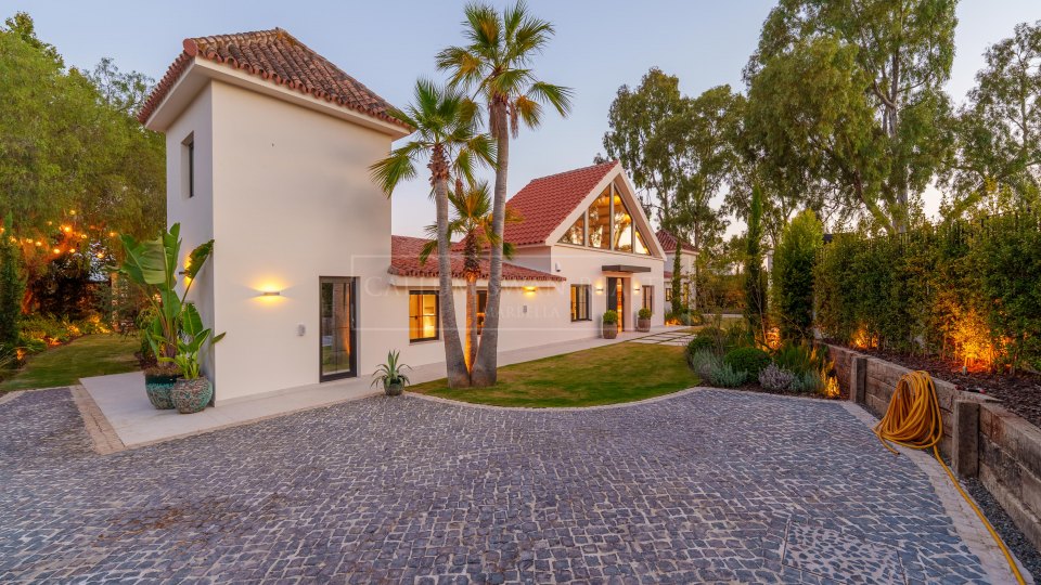 Marbella - Puerto Banus, Unique Single-Level Villa in Puerto Banús, Marbella