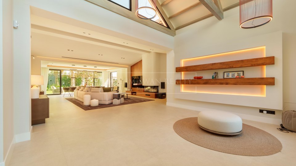 Marbella - Puerto Banus, Unique Single-Level Villa in Puerto Banús, Marbella