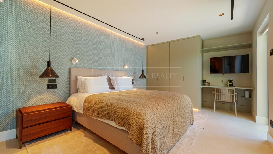 Marbella - Puerto Banus, Unique Single-Level Villa in Puerto Banús, Marbella