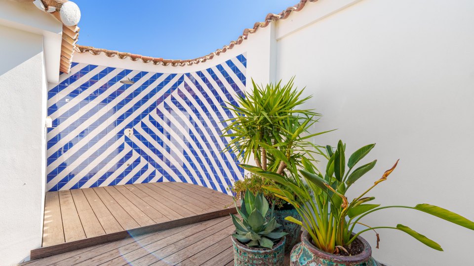 Marbella - Puerto Banus, Unique Single-Level Villa in Puerto Banús, Marbella