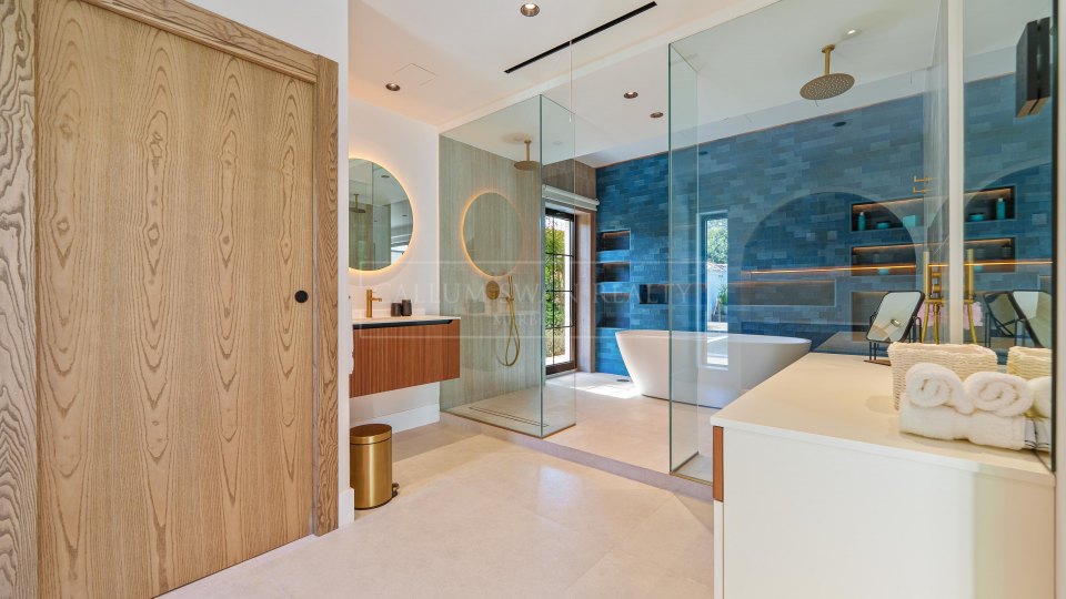 Marbella - Puerto Banus, Unique Single-Level Villa in Puerto Banús, Marbella