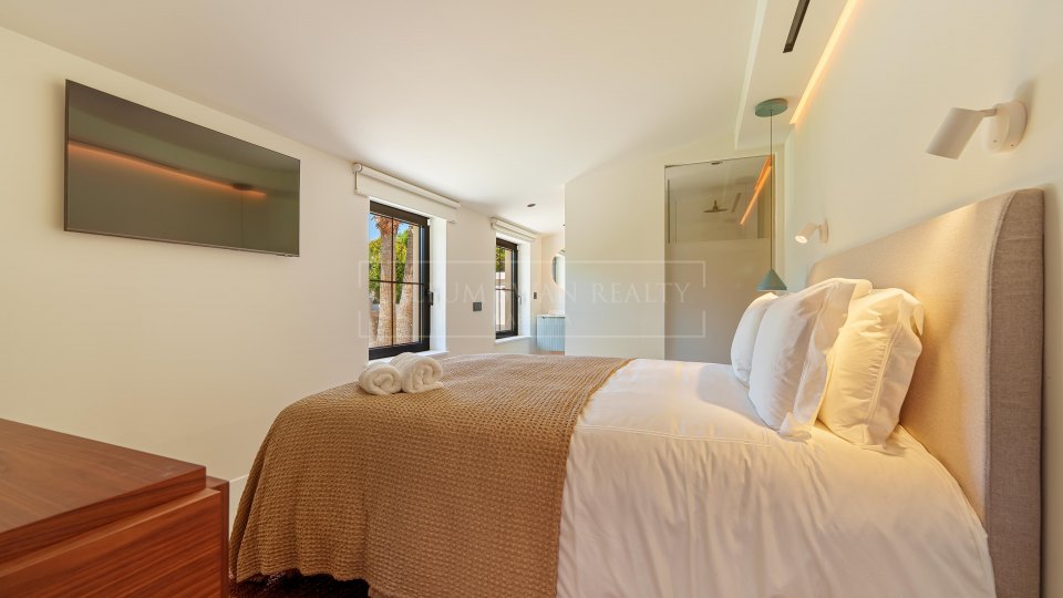 Marbella - Puerto Banus, Unique Single-Level Villa in Puerto Banús, Marbella