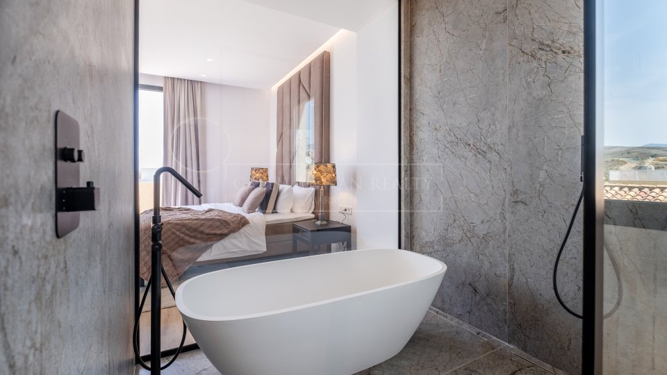 Benahavis, Mediterranean Villa for Sale in Paraíso Alto, Benahavís